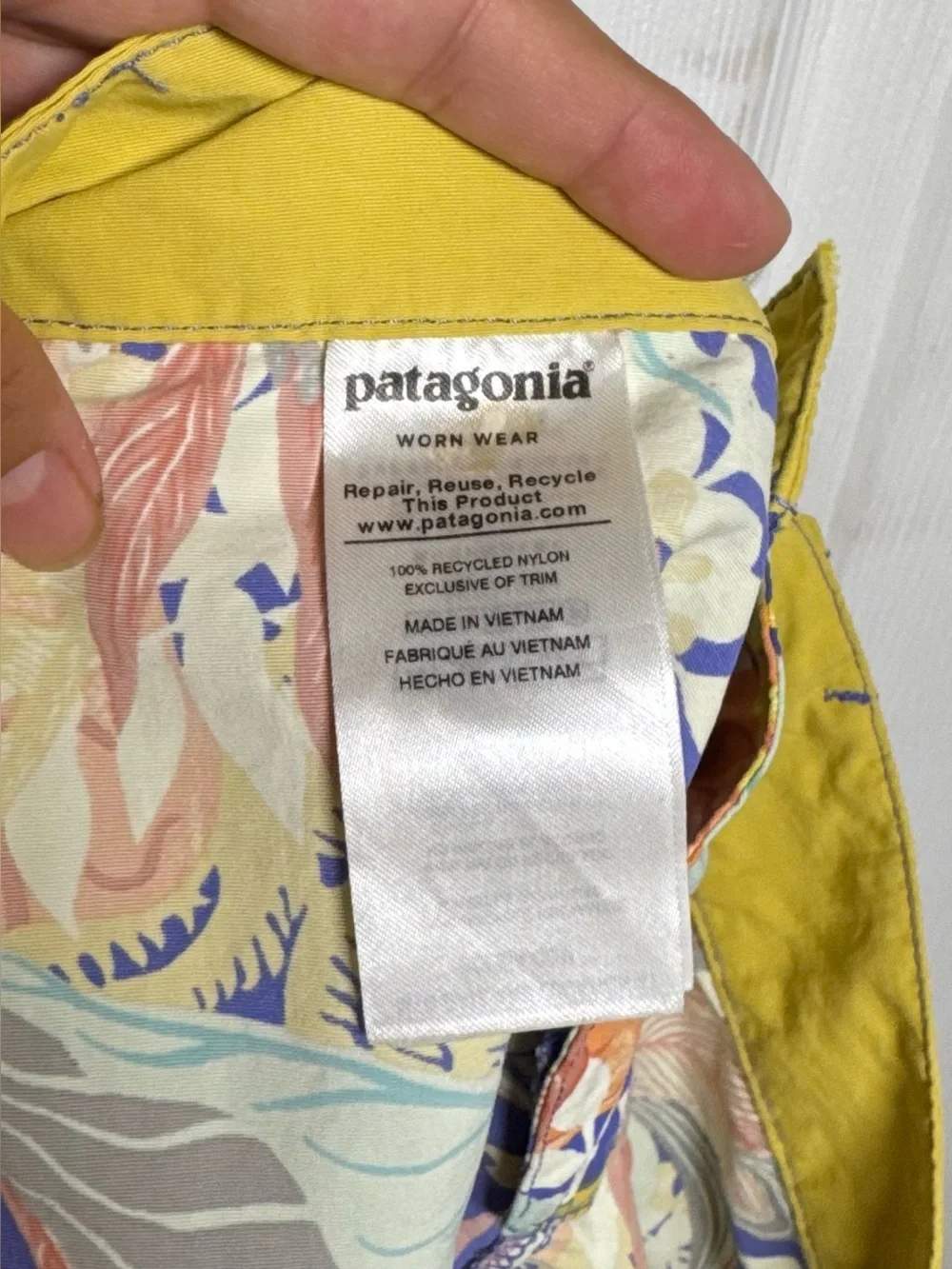 Patagonia Women's Wavefarer Boardshorts Jurassic Ferns Size 10 Coastal Tropical